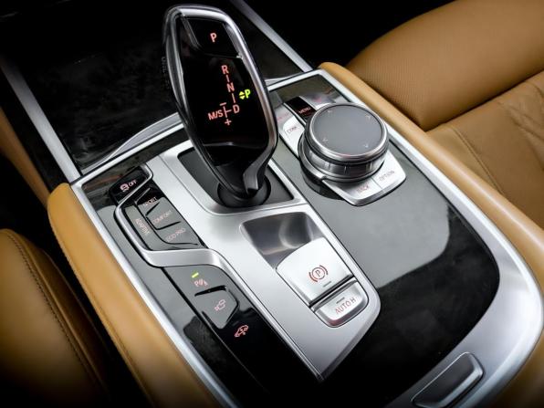 BMW 7 серии VI (G11/G12) с пробегом 2016 года, цена 3 000 000 рублей, 83571 км, седан, Автокод Объявления
