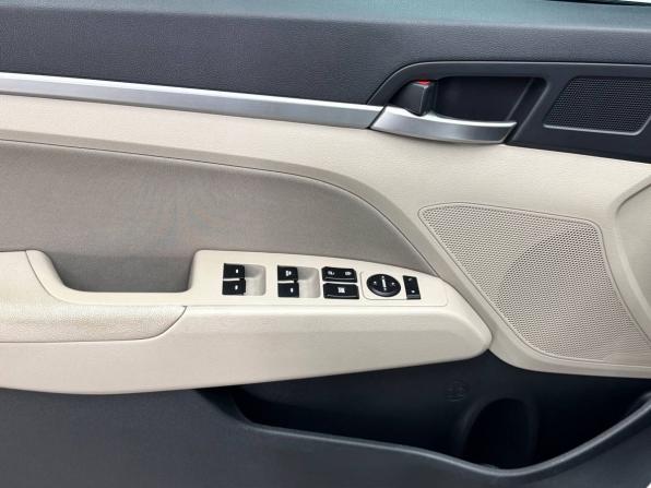 Hyundai Elantra VI (AD) Рестайлинг с пробегом 2018 года, цена 1 399 900 рублей, 50000 км, седан, Автокод Объявления
