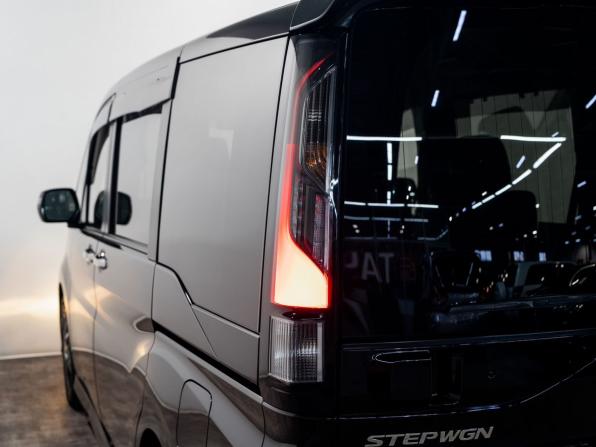 Honda Stepwgn V с пробегом 2017 года, цена 1 880 000 рублей, 110000 км, минивэн, Автокод Объявления