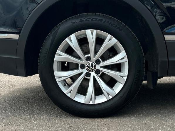 Volkswagen Tiguan II Рестайлинг с пробегом 2021 года, цена 2 450 300 рублей, 63141 км, внедорожник, Автокод Объявления