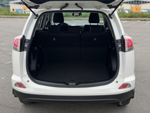 Toyota RAV4 IV (XA40) Рестайлинг с пробегом 2018 года, цена 2 200 000 рублей, 145000 км, внедорожник, Автокод Объявления