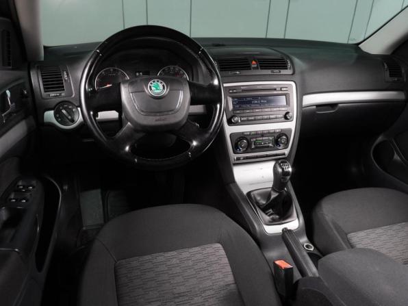 Skoda Octavia II (A5) Рестайлинг с пробегом 2013 года, цена 869 000 рублей, 124290 км, лифтбек, Автокод Объявления