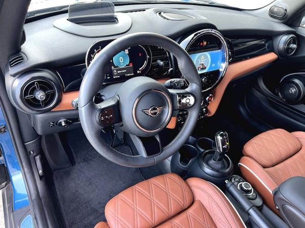 Mini Cabrio III Рестайлинг 2 с пробегом 2023 года, цена 3 790 000 рублей, 15715 км, кабриолет, Автокод Объявления