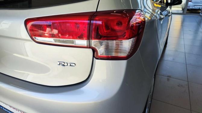 Kia Rio III Рестайлинг с пробегом 2017 года, цена 995 000 рублей, 125500 км, хэтчбек, Автокод Объявления