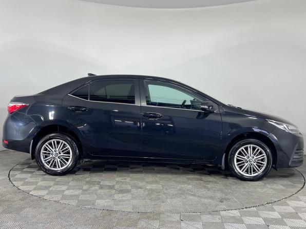 Toyota Corolla XI (E160 E170 E180) Рестайлинг 1 с пробегом 2018 года, цена 1 695 000 рублей, 97464 км, седан, Автокод Объявления
