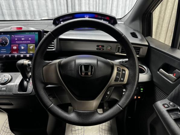 Honda Freed I Рестайлинг с пробегом 2012 года, цена 1 270 000 рублей, 207009 км, компактвэн, Автокод Объявления