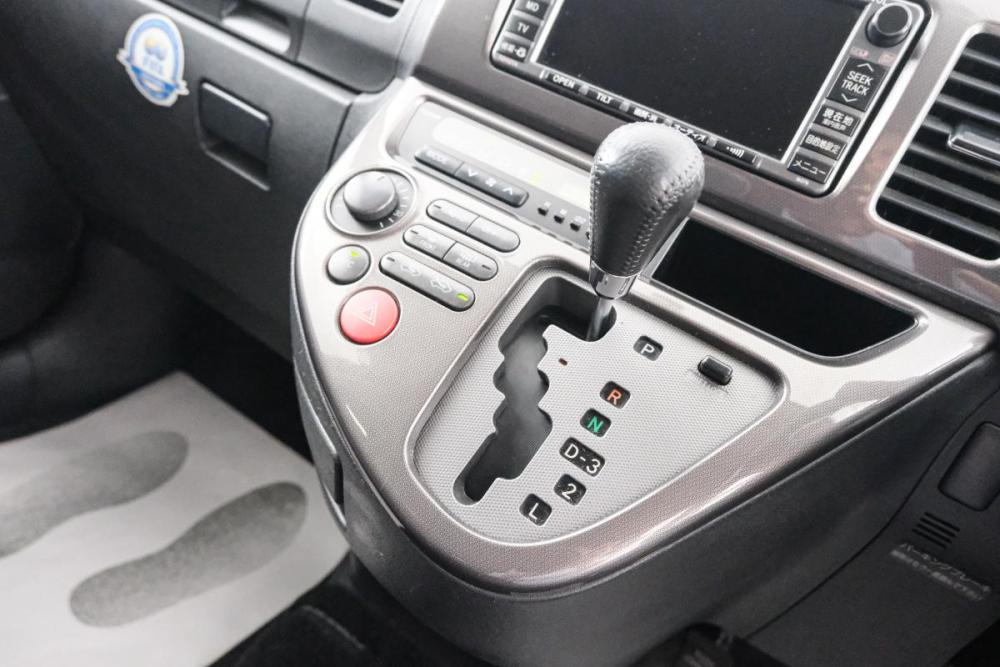 Toyota Wish I Красноярск  - изображение 16