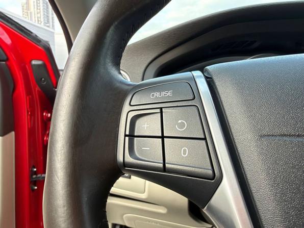 Volvo V40 Cross Country I с пробегом 2015 года, цена 1 300 000 рублей, 177000 км, хэтчбек, Автокод Объявления
