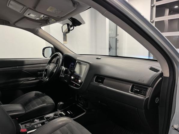 Mitsubishi Outlander III Рестайлинг 3 с пробегом 2021 года, цена 3 240 000 рублей, 61809 км, внедорожник, Автокод Объявления