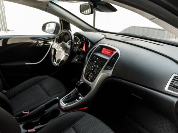 Opel Astra J с пробегом 2010 года, цена 750 000 рублей, 112238 км, хэтчбек, Автокод Объявления