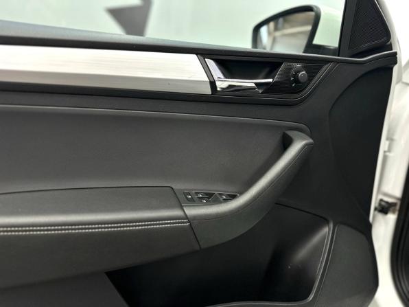 Skoda Rapid I Рестайлинг с пробегом 2019 года, цена 1 399 900 рублей, 128000 км, лифтбек, Автокод Объявления