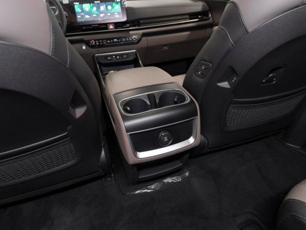 Kia Carnival IV Рестайлинг с пробегом 2024 года, цена 5 700 000 рублей, 23236 км, минивэн, Автокод Объявления