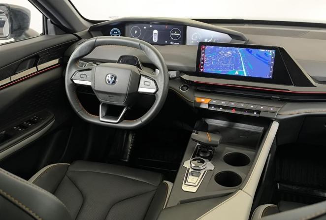 Changan UNI-V I с пробегом 2024 года, цена 2 350 000 рублей, 17749 км, лифтбек, Автокод Объявления