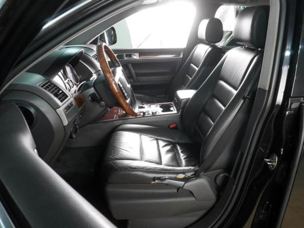 Volkswagen Touareg I Рестайлинг с пробегом 2009 года, цена 1 219 000 рублей, 247731 км, внедорожник, Автокод Объявления