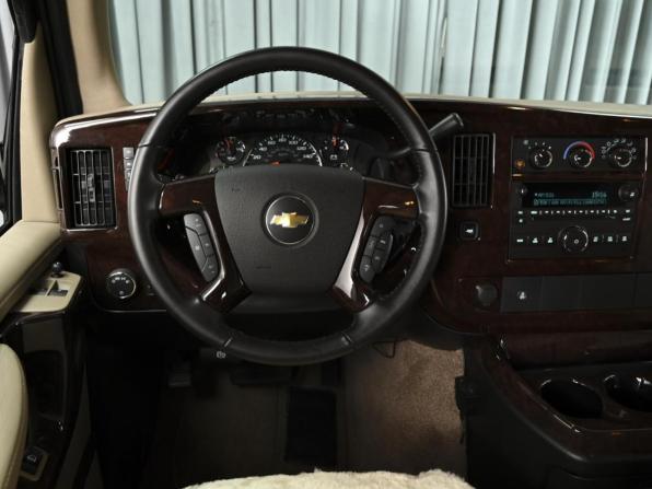 Chevrolet Express II с пробегом 2012 года, цена 9 850 000 рублей, 17230 км, минивэн, Автокод Объявления