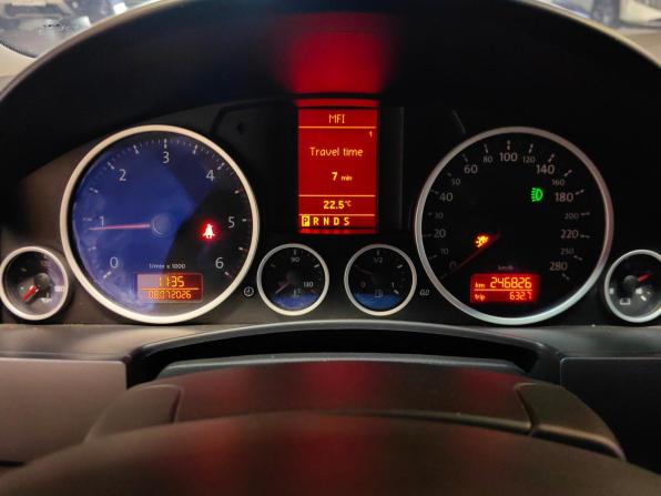 Volkswagen Touareg I Рестайлинг с пробегом 2008 года, цена 909 000 рублей, 246824 км, внедорожник, Автокод Объявления