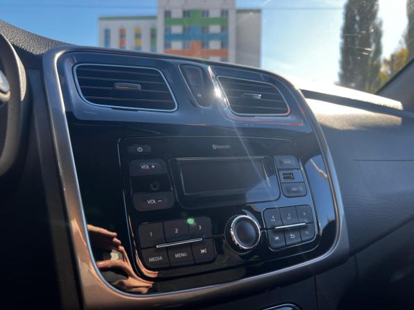 Renault Sandero II Рестайлинг с пробегом 2018 года, цена 1 071 000 рублей, 73133 км, хэтчбек, Автокод Объявления