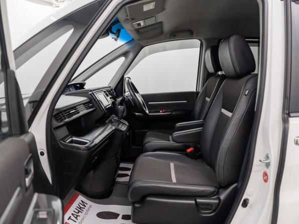 Honda Stepwgn V с пробегом 2017 года, цена 1 935 000 рублей, 115232 км, минивэн, Автокод Объявления