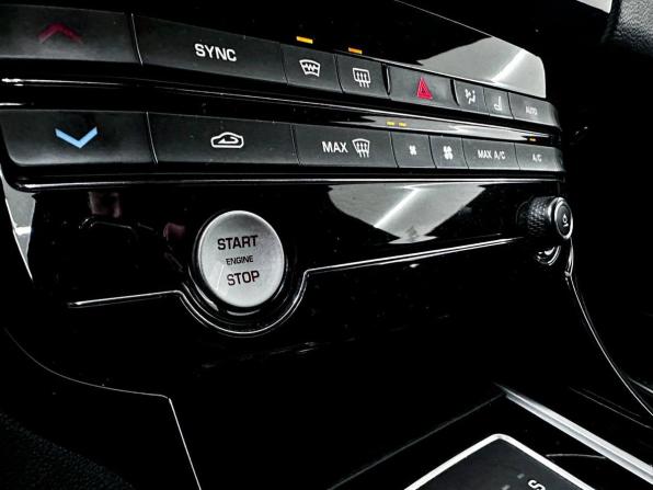 Jaguar XE I с пробегом 2016 года, цена 2 300 000 рублей, 109145 км, седан, Автокод Объявления