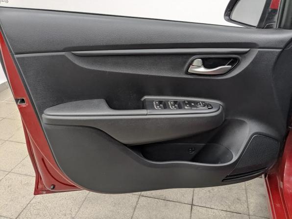 Kia Rio IV Рестайлинг с пробегом 2021 года, цена 1 630 000 рублей, 56582 км, седан, Автокод Объявления