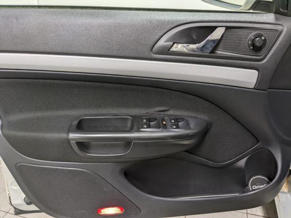 Skoda Octavia II (A5) Рестайлинг с пробегом 2012 года, цена 750 000 рублей, 289552 км, лифтбек, Автокод Объявления