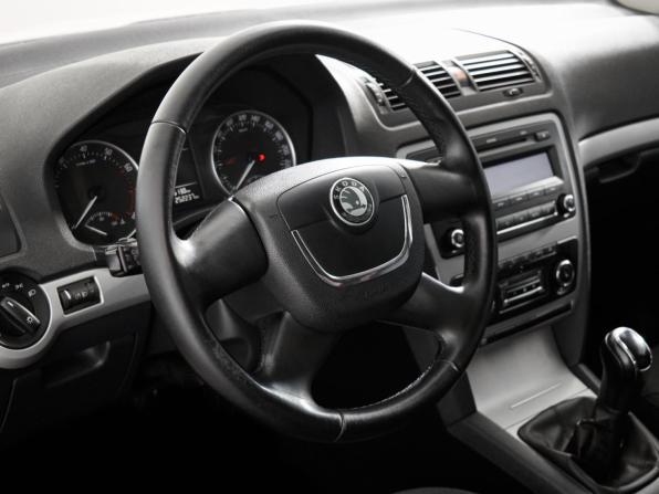 Skoda Octavia II (A5) Рестайлинг с пробегом 2013 года, цена 700 000 рублей, 252058 км, лифтбек, Автокод Объявления