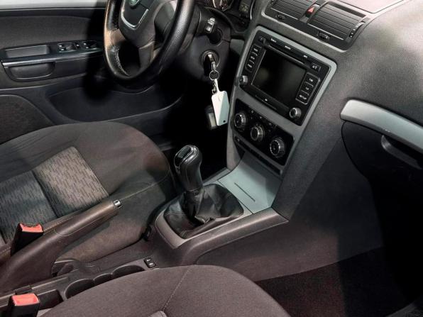 Skoda Octavia II (A5) Рестайлинг с пробегом 2012 года, цена 700 000 рублей, 203850 км, универсал, Автокод Объявления