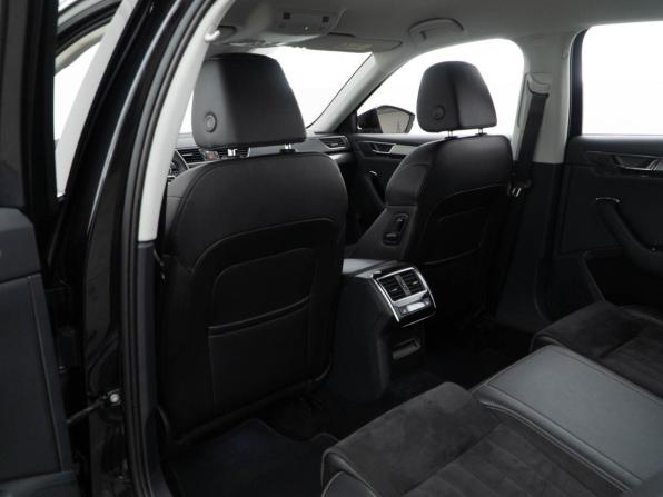 Skoda Superb III Рестайлинг с пробегом 2021 года, цена 2 050 077 рублей, 247188 км, лифтбек, Автокод Объявления