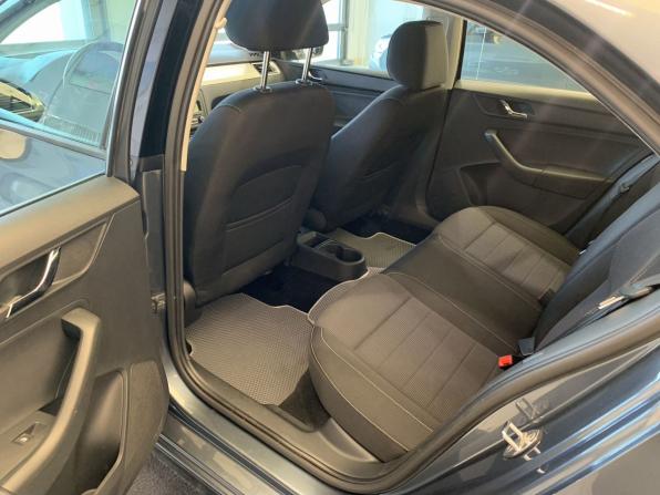 Skoda Rapid I с пробегом 2014 года, цена 939 000 рублей, 141782 км, лифтбек, Автокод Объявления