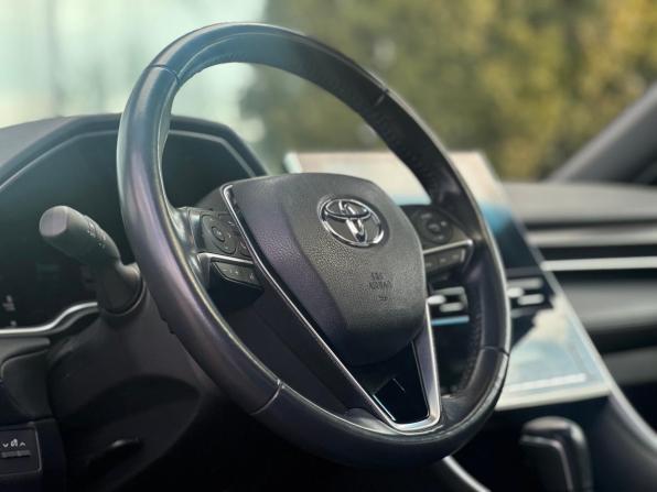 Toyota Avalon V с пробегом 2022 года, цена 3 340 000 рублей, 55547 км, седан, Автокод Объявления