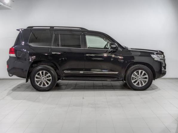 Toyota Land Cruiser 200 Series Рестайлинг 2 с пробегом 2018 года, цена 8 950 000 рублей, 15980 км, внедорожник, Автокод Объявления