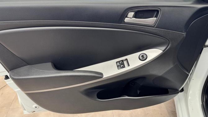 Hyundai Solaris I Рестайлинг с пробегом 2015 года, цена 1 115 000 рублей, 56525 км, хэтчбек, Автокод Объявления
