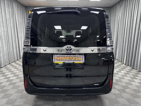 Toyota Voxy III (R80) Рестайлинг с пробегом 2018 года, цена 2 700 000 рублей, 88347 км, минивэн, Автокод Объявления