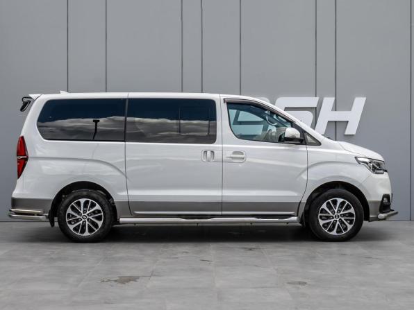 Hyundai Grand Starex I Рестайлинг 2 с пробегом 2020 года, цена 3 370 000 рублей, 208762 км, минивэн, Автокод Объявления