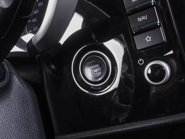 Kia Rio IV Рестайлинг с пробегом 2021 года, цена 2 099 000 рублей, 60020 км, хэтчбек, Автокод Объявления