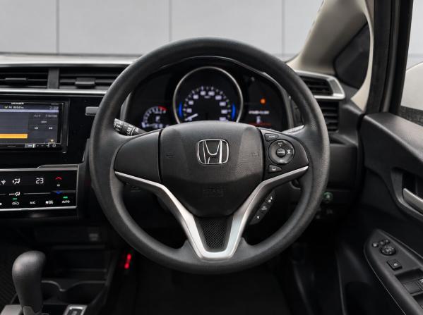 Honda Fit III Рестайлинг с пробегом 2019 года, цена 1 175 000 рублей, 82000 км, хэтчбек, Автокод Объявления