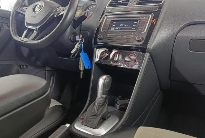 Volkswagen Polo V Рестайлинг с пробегом 2017 года, цена 1 180 000 рублей, 138900 км, седан, Автокод Объявления