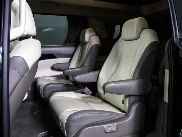 Kia Carnival IV Рестайлинг с пробегом 2024 года, цена 5 190 000 рублей, 40984 км, минивэн, Автокод Объявления