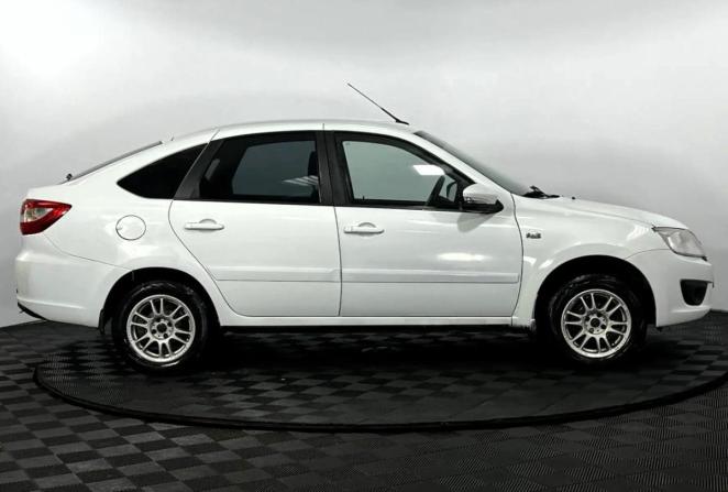 Lada (ВАЗ) Granta I с пробегом 2015 года, цена 365 000 рублей, 84907 км, лифтбек, Автокод Объявления