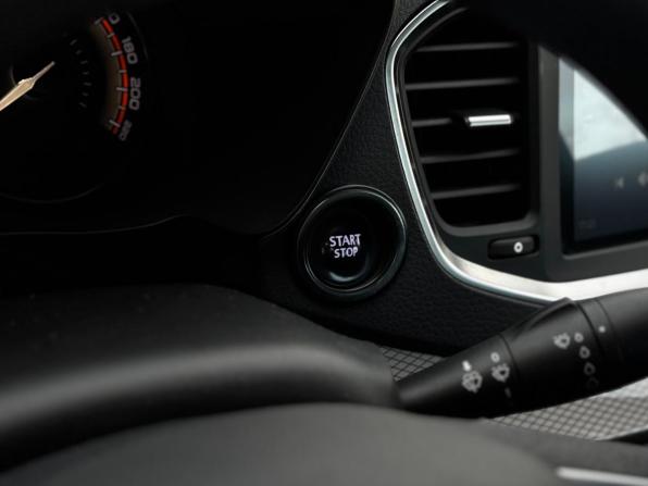 Lada (ВАЗ) Vesta I Рестайлинг (NG) с пробегом 2023 года, цена 1 279 990 рублей, 45787 км, седан, Автокод Объявления