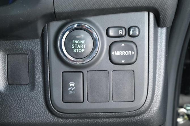 Toyota Wish II Рестайлинг с пробегом 2014 года, цена 1 689 000 рублей, 75000 км, минивэн, Автокод Объявления