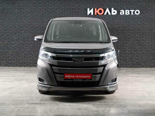 Toyota Noah III (R80) Рестайлинг с пробегом 2018 года, цена 2 468 000 рублей, 128085 км, минивэн, Автокод Объявления