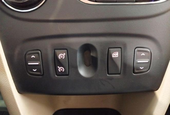 Renault Logan II с пробегом 2015 года, цена 890 000 рублей, 69637 км, седан, Автокод Объявления