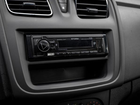 Renault Logan II с пробегом 2017 года, цена 727 000 рублей, 115000 км, седан, Автокод Объявления
