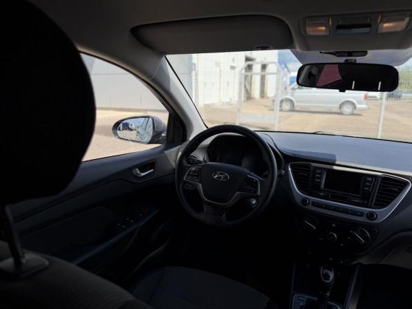 Hyundai Solaris II с пробегом 2018 года, цена 975 000 рублей, 250000 км, седан, Автокод Объявления