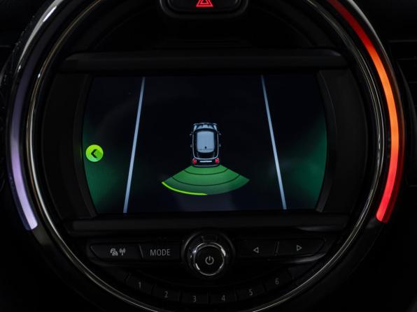 Mini Hatch III (F55/F56) Рестайлинг с пробегом 2019 года, цена 2 498 000 рублей, 15062 км, хэтчбек, Автокод Объявления