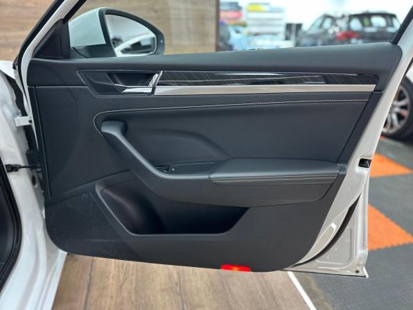 Skoda Superb III Рестайлинг с пробегом 2024 года, цена 3 620 000 рублей, 38400 км, лифтбек, Автокод Объявления