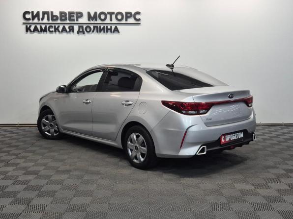 Kia Rio IV Рестайлинг с пробегом 2020 года, цена 1 490 000 рублей, 74000 км, седан, Автокод Объявления