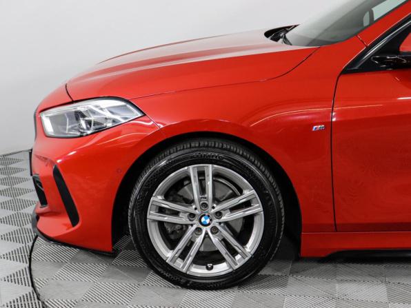 BMW 1 серии III (F40) с пробегом 2019 года, цена 2 480 000 рублей, 107000 км, хэтчбек, Автокод Объявления