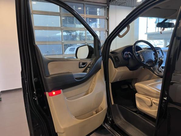 Hyundai H-1 II Рестайлинг 2 с пробегом 2019 года, цена 2 590 000 рублей, 257980 км, минивэн, Автокод Объявления